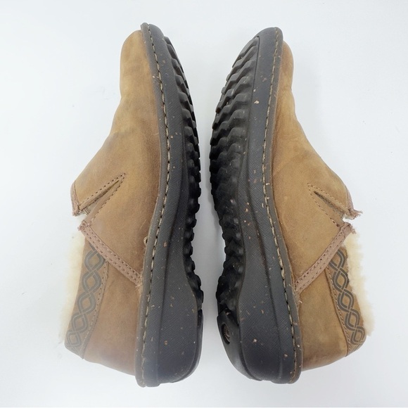 UGG Bettey Shearling Lined Clogs - Picture 5 of 10